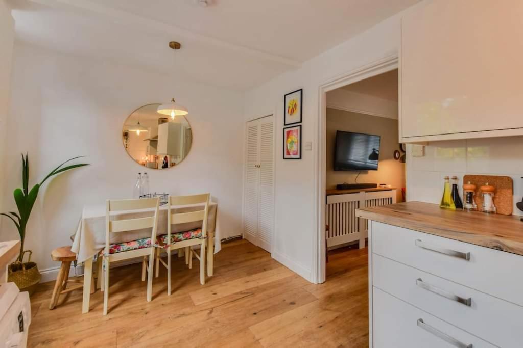 Cheerful 3 Bed Grade II Central Cottage Cirencester Exterior foto